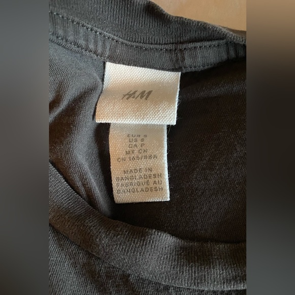 Women’s small grey H&M cropped shirt, EUC - Picture 3 of 3